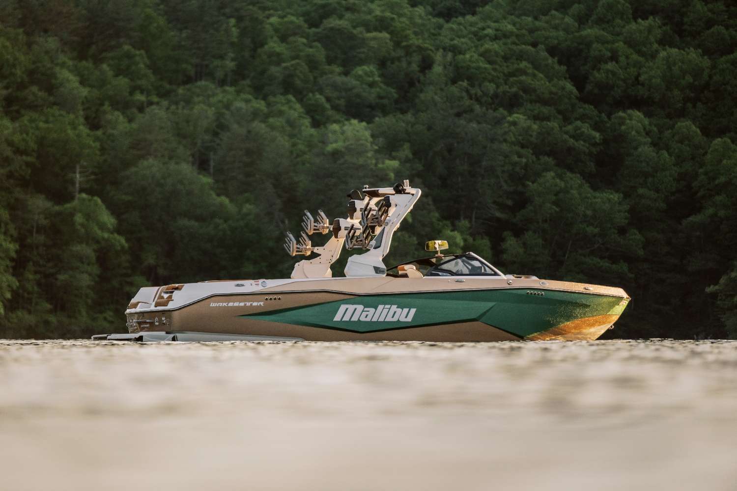 2026 Malibu 25 LSV Logo