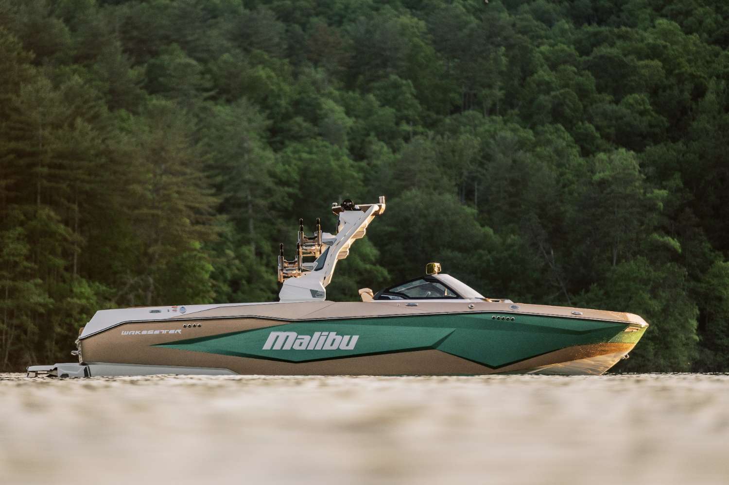 2025 Malibu 25 LSV Logo
